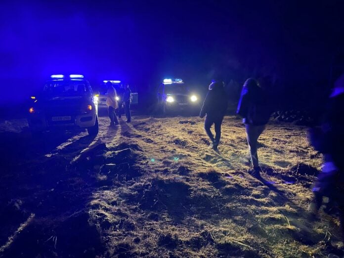 Momento del rescate de los senderistas extraviados en el Alto Tajo de Guadalajara. (Foto: Guardia Civil)