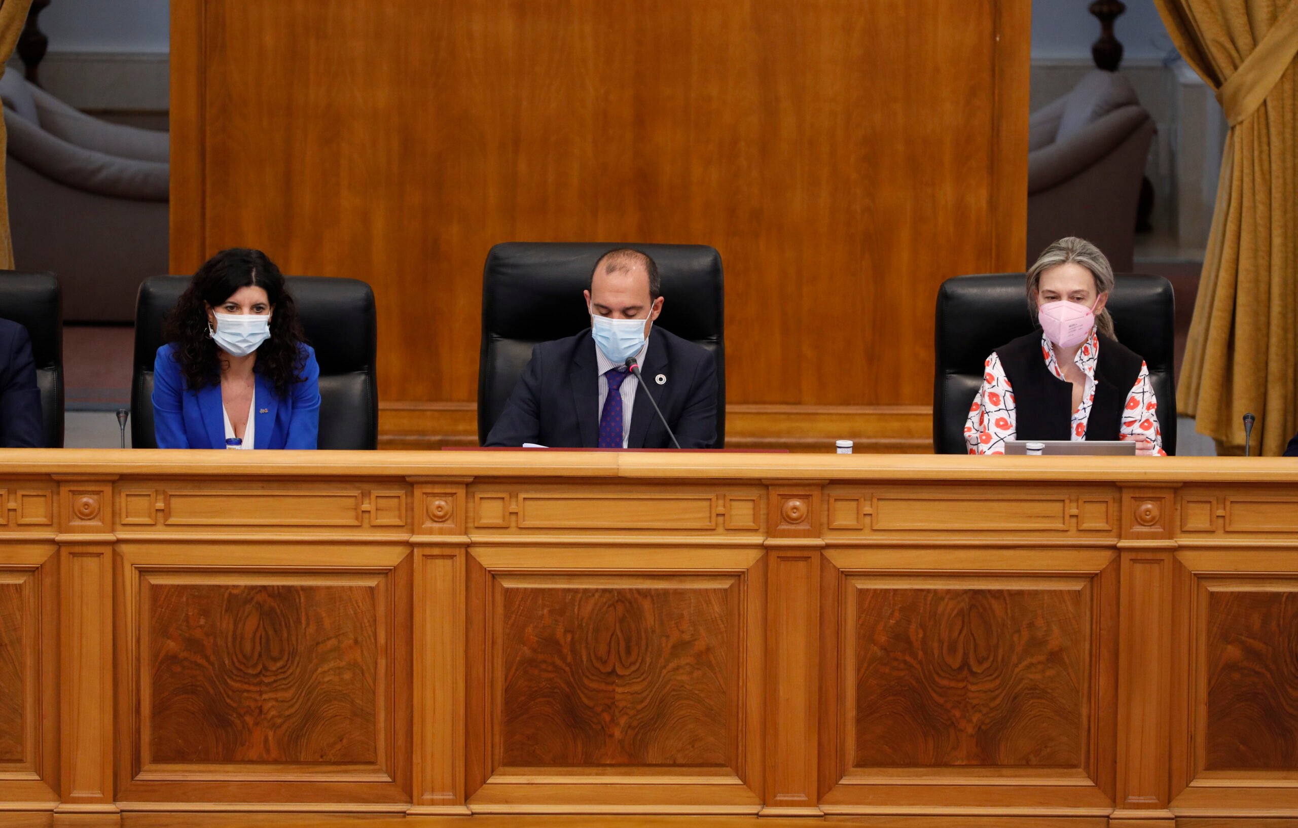 Bellido y Guarinos en el pleno de las Cortes de Castilla-La Mancha del 10 de marzo de 2022.