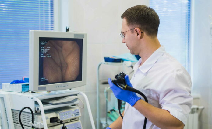 Realización de una colonoscopia.