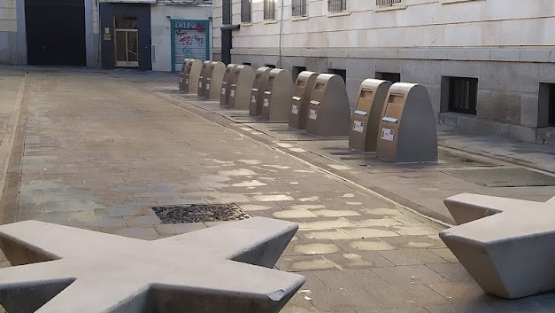 contenedore-lope-de-haro Hilera de contenedores soterrados en Lope de Haro, en el centro de Guadalajara. (Foto: La Crónic@)