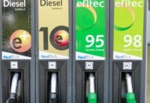 Surtidores de carburante en una gasolinera.