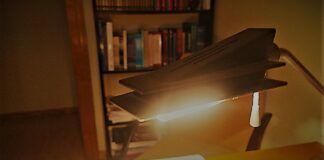 UGTy CCOO llaman a concentrarse este miércoles por el alto precio de la energía A los precios actuales, después de encender una lámpara que no es led casi hay es obligado hacer un acto de contrición. (Foto: La Crónic@)