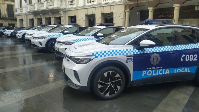 Nuevos coches, eléctricos, de la Policía Local de Guadalajara. (Foto: La Crónic@)