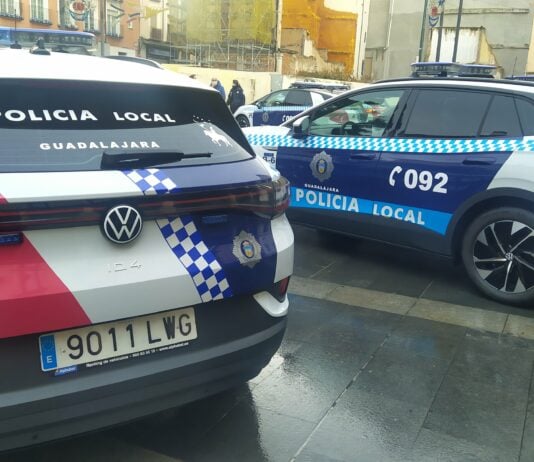 Algunos de los coches eléctricos de la Policía Local de Guadalajara, el día de su presentación. (Foto: La Crónic@)