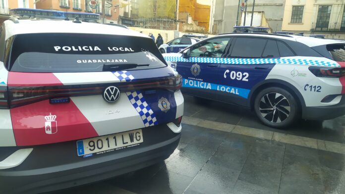 nuevos-coches-de-la-policia-local-de-guadalajara-los-primeros-electricos-de-su-historia.-foto-la-cronic-4