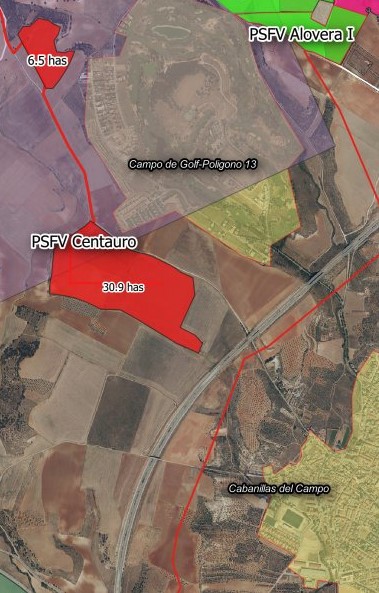 Lo que más ha alarmado en Cabanillas es la proximidad de algunos paneles al campo de golf, aun cuando la mayoría ocuparán amplias superficies hacia el norte, sobre tierras de labor y monte bajo. (Fuente: Ecologistas en Acción)