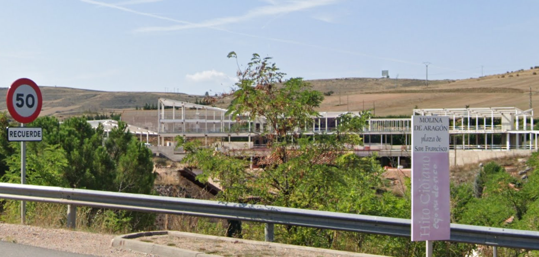 Estructura del parador de Molina en 2018, cuando ya habían pasado 12 años desde el anunció oficial de su construcción. (Foto: Google Maps)