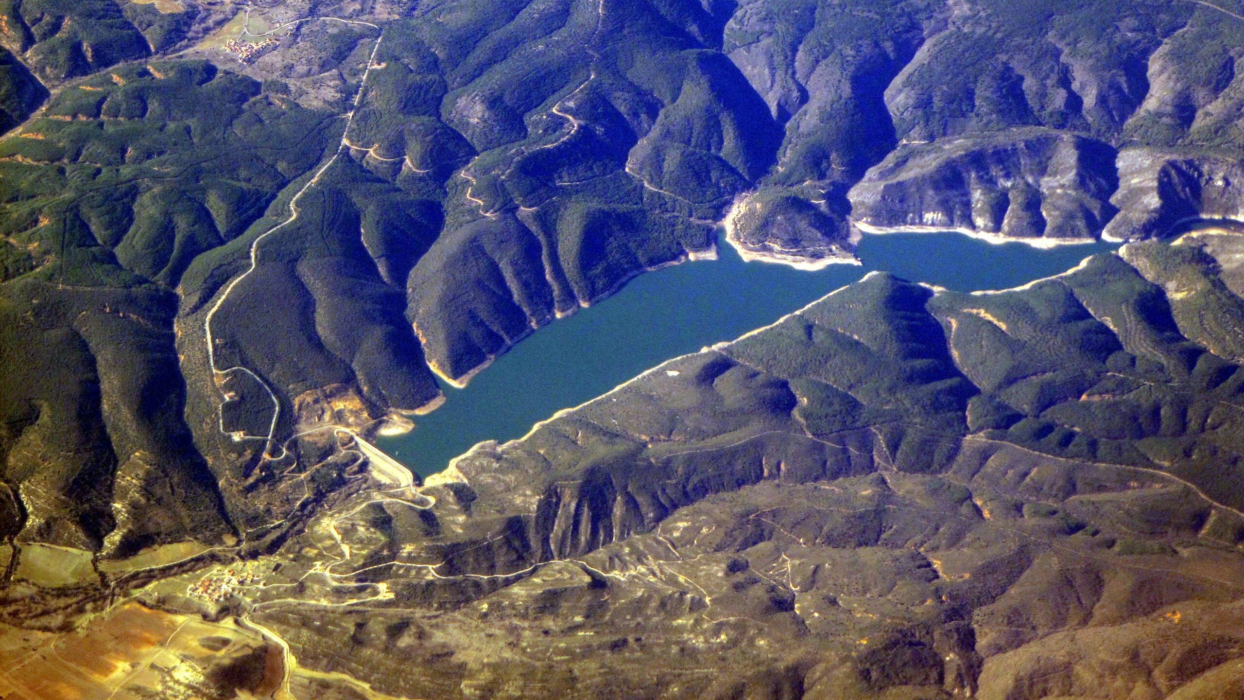 Presa de Beleña,. desde el aire.