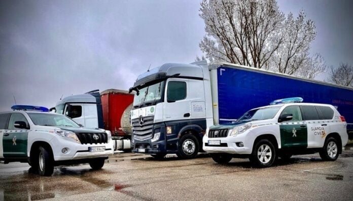 Sucesos.-Siete detenidos en la Operación Tronera por robos con fuerza en el interior de camiones, dos de ellos en Soria Los ladrones robaban en los camiones dentro de las áreas de servicio de la A-2, la mayoría de las veces en la provincia de Guadalajara. (Foto: Guardia Civil)