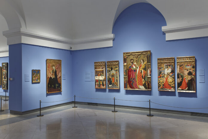 El cuestionable azul de las renovadas salas de pintura gótica del Museo del Prado. (Foto: Museo Nacional del Prado)