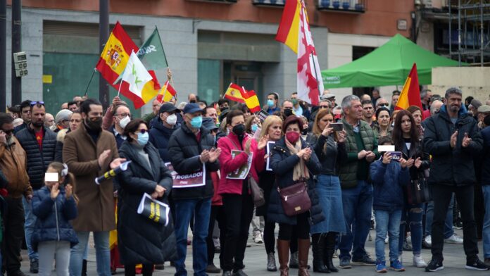 Concentración de Vox en la Plaza Mayor de Guadalajara el 19 de marzo de 2022.