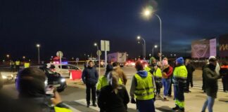 Uno de los piquetes ya montados antes de la hora prevista para el inicio de la huelga de logística en Guadalajara, finalmente desconvocada.