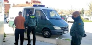 Uno de los detenidos en la operación contra la venta de droga en Azuqueca de Henares. (Foto: Guardia Civil)
