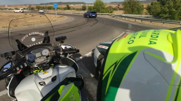 Agentes de la Guardia Civil de Tráfico.