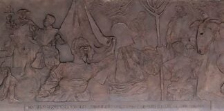 El relieve "comunero" de la plaza del Concejo, una vez inaugurado el 22 de abril de 2022. (Foto: La Crónic@)