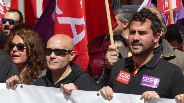 Paco Sánchez y Morales, responsables de UGT y CCOO en Guadalajara, en la manifestación del Primero de Mayo de 2022. (Foto: La Crónic@)