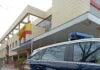 Patrulla de la Policía Nacional delante de la Comisaría de Guadalajara.