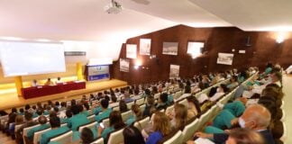 Van a faltar médicos: Castilla-La Mancha dobla su oferta para retener a los residentes Despedida a 47 residentes en el Hospital de Guadalajara.