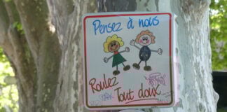 Letrero cerca de un colegio, en Lourmarin, en el Luberon. (Foto: La Crónic@