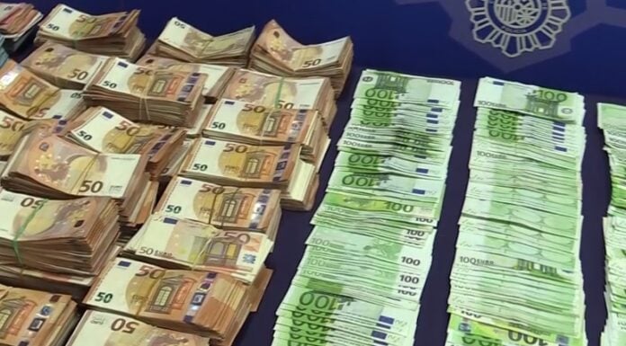 Algunos de los billetes intervenidos en esta operación.