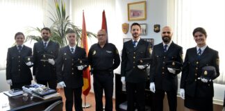 El comisario de Guadalajara junto con los 6 policías en prácticas, en su despedida. (Foto: CNP)