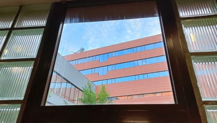 ampliacion-del-hospital-de-guadalajara-desde-las-urgencias-de-la-zona-antigua-en-verano-de-2022. Ampliación del Hospital de Guadalajara desde las Urgencias de la zona antigua, en verano de 2022. (Foto: La Crónic@)