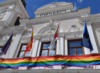 La bandera arcoíris en el Ayuntamiento de Guadalajara, el 25 de junio de 2022. (Foto: La Crónic@)