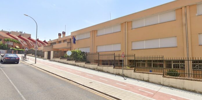 Exterior del colegio Ocejón. (Foto: Google Maps)