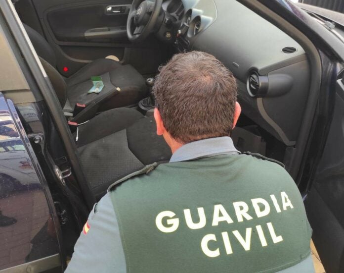 Vehículo que conducía el detenido en Torija. (Foto: Guardia Civil)