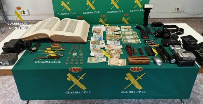 Objetos robados, tras ser robados en Cabanillas del Campo. (Foto: Guardia Civil)