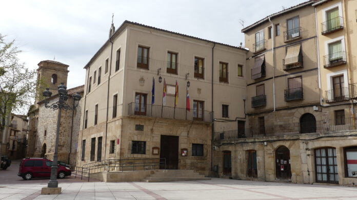 Ayuntamiento de Molina de Aragón, una de las muchas localidades de Guadalajara cuyos pequeños empresarios pueden acogerse a estas ayudas de la Diputación. (Foto: La Crónic@)