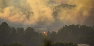 Vista general del incendio de Valdepeñas de la Sierra, el 19 de julio de 2022. (Foto: Rafa Martín / EP)