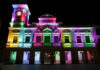 La fachada del Ayuntamiento de Guadalajara con algunos de los colores que son posibles con su iluminación LED, apenas utilizada hasta ahora.