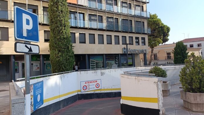 Acceso al Parking de Santo Domingo. (Foto: La Crónic@)