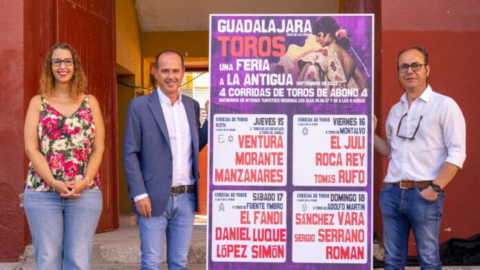 Sara Simón, Alberto Rojo y Toño Matilla en la presentación de la feria taurina de Guadalajara de 2022.