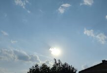 Pocas nubes y mucho sol, de auténtico plomo, el de esta ola de calor en Guadalajara. La imagen es del miércoles, 13 de julio de 2022. (Foto: La Crónic@)