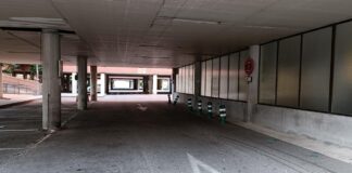 Desde ahora, ya no se podrá circular por delante de la entrada del edificio antiguo, que no tendrá salida. (Foto: La Crónic@)