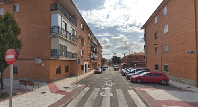Calle de Virgilio Navarro, de Azuqueca, donde se ha producido la reyerta en la madrugada del 5 de julio de 2022. (Foto: Google Maps)