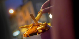 Patatas fritas con salsa andaluza en Malmedy, en Valonia. (Foto: Arnaud Siquet)