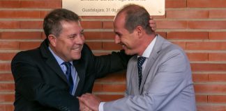 Efusividad presidencial la de este miércoles de García-Page con Alberto Rojo.