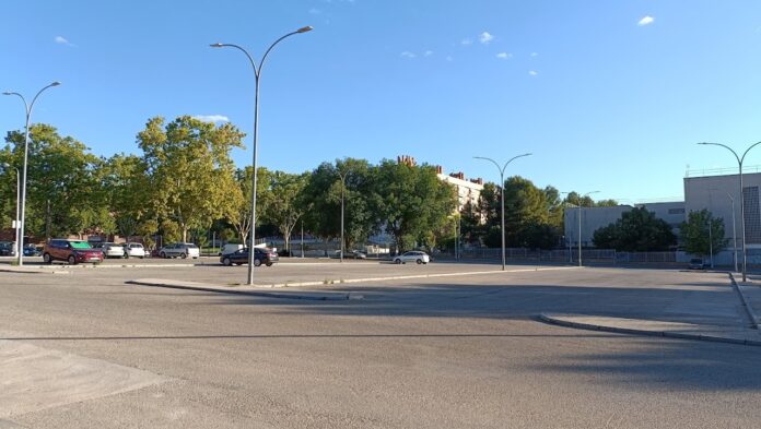 Sobre este aparcamiento se construirá un parking de dos plantas, con fondos europeos. (La Crónic@)