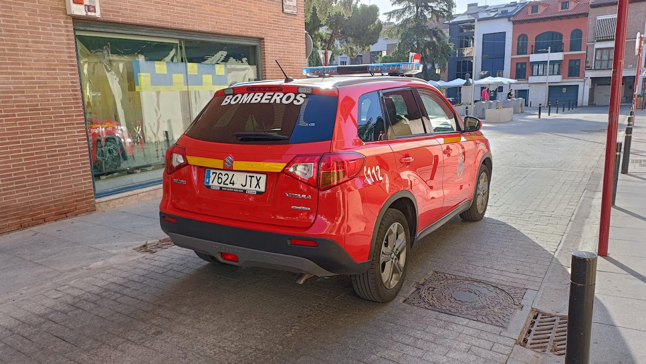 El coche auxiliar de los bomberos cortaba el tráfico, inexistente, desde Topete a la Plaza de Moreno. (Foto: La Crónic@)