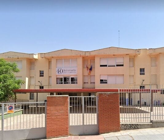 Entrada al colegio "El Doncel", en la calle Rufino Blanco de Guadalajara. (Foto: Google Maps)