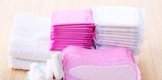 Compresas y tampones serán facilitados incluso en los centros sociales, según el Gobierno con su nueva ley.