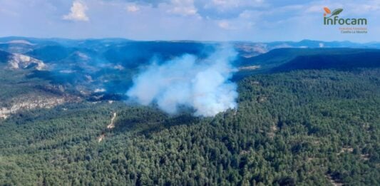 El incendio de Taravilla, a media tarde del lunes, 1 de agosto de 2022. (Foto: Infocam)