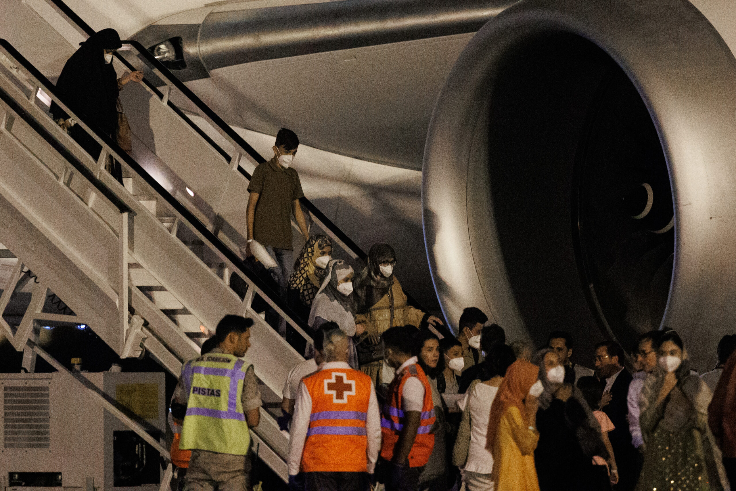 Llegada de refugiados afganos a la base de Torrejón. Algunos de ellos han sido derivados a Guadalajara. (Foto: EP)