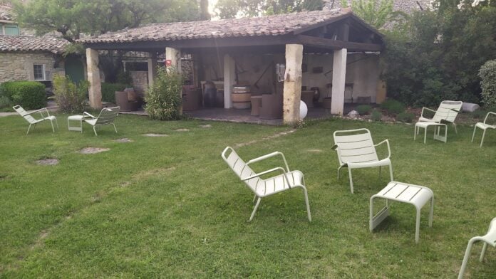 mantener-un-jardin Mantener un jardín privado también exige un esfuerzo a la Administración, por la gestión de los residuos. (Foto: La Crónic@)