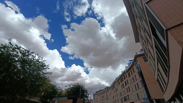 Nubes sobre Guadalajara en la tarde del miércoles, 17 de agosto de 2022. (Foto: La Crónic@)