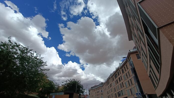 nubes-sobre-guadalajara-en-la-tarde-del-miercoles-17-de-agosto-de-2022 Nubes sobre Guadalajara en la tarde del miércoles, 17 de agosto de 2022. (Foto: La Crónic@)
