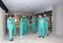 Médicos del Hospital de Guadalajara, en la nueva zona de Urgencias.